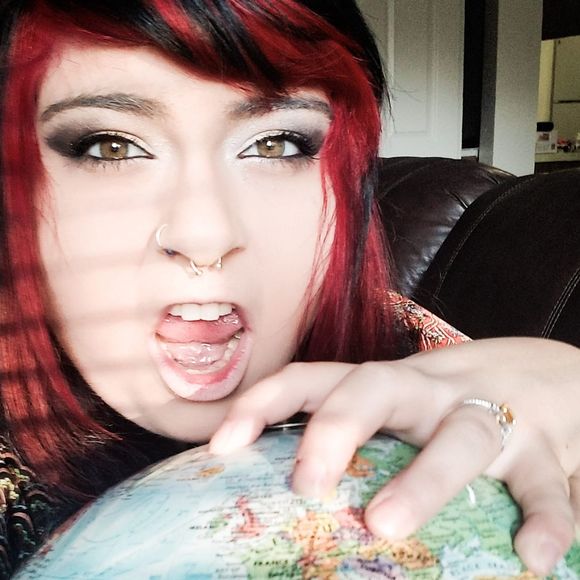 Meet your Posher, Katie - Picture 1 of 1